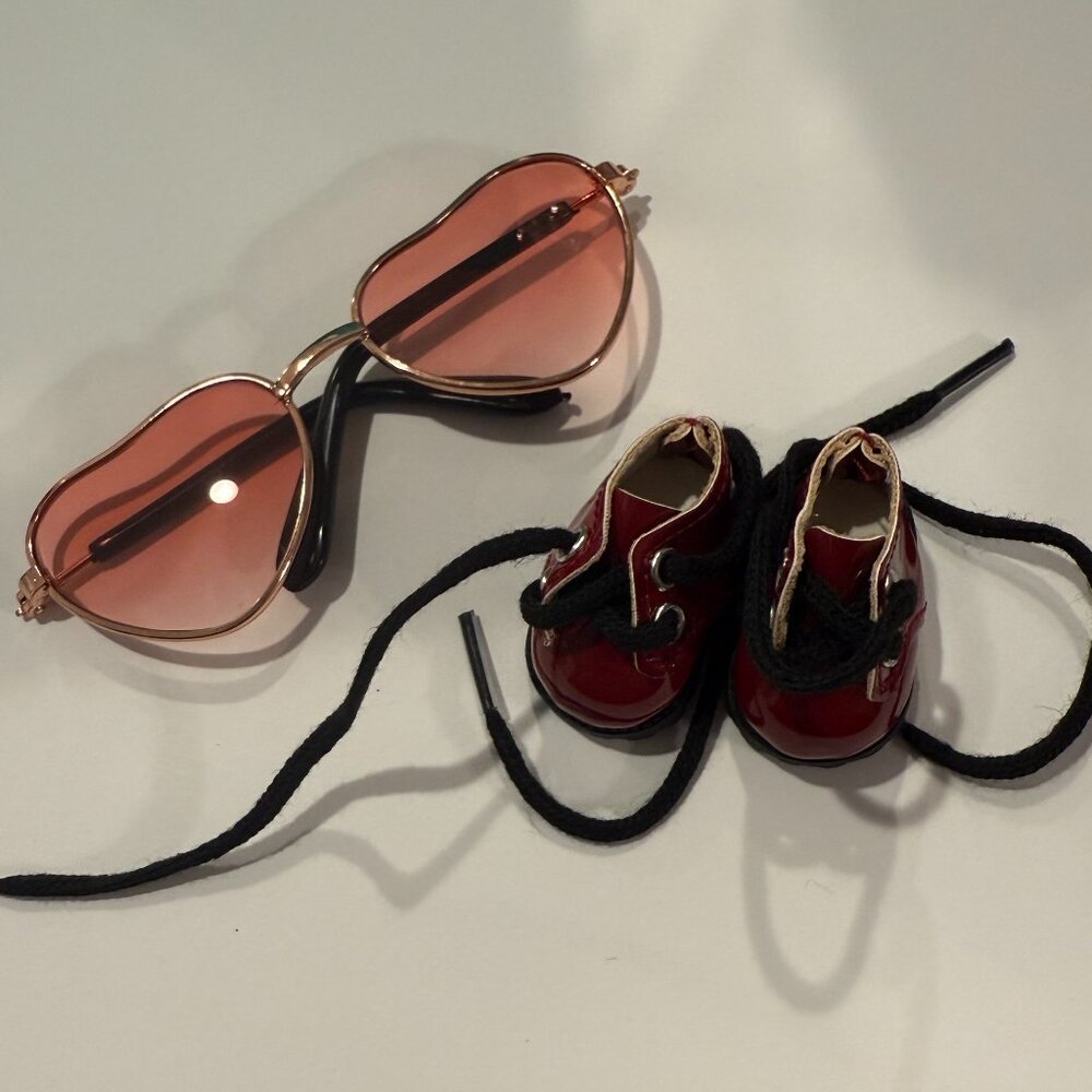 DARK RED SHINY BOOTS AND HEART GLASSES FOR LABUBU, OTHER SMALL DOLLS
